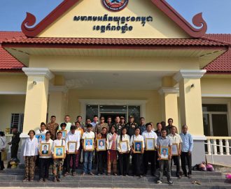 ពិធីប្រគល់ប្រាក់បេឡាមរណៈសង្រ្គោះជូនគ្រួសារសពសមាជិកអតីតយយុទ្ធជនចំនួន១៣គ្រួសារ