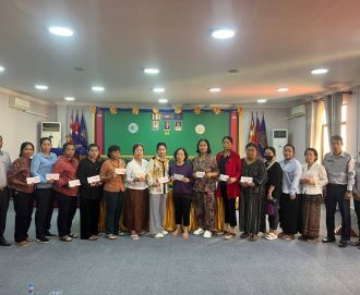 ពីធីប្រគល់ប្រាក់ធានារ៉ាប់រងសង្គម និងបូជាសព-ប្រាក់ឧបត្ថម្ភ១លើក ជូនគ្រួសារសពអតីតយុទ្ធជន