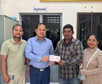 ប្រគល់ប្រាក់ធានារ៉ាប់រងសង្គម ជូនគ្រួសារសពសរុបចំនួន ០៤នាក់