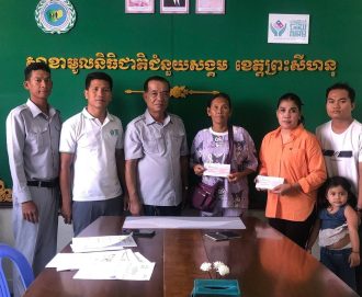 គ្រួសារសពអតីតយុទ្ធជន ចំនួន ១១គ្រួសារ បានទទួលប្រាក់ធានារ៉ាប់រងសង្គម ពីរាជរដ្ឋាភិបាល