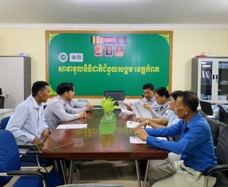 គ្រួសារសពនិវន្តជន និងគ្រួសារសពជនបាត់បង់សម្បទាវិជ្ជាជីវៈ សរុបចំនួន១០គ្រួសារ បានទទួលប្រាក់គោលនយោបាយរបបសន្តិសុខសង្គមពីរាជរដ្ឋាភិបាល